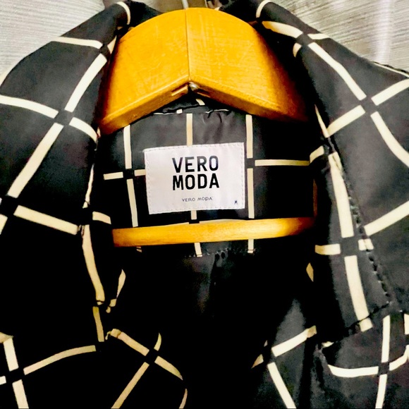 Trench rain jacket. - Picture 1 of 6